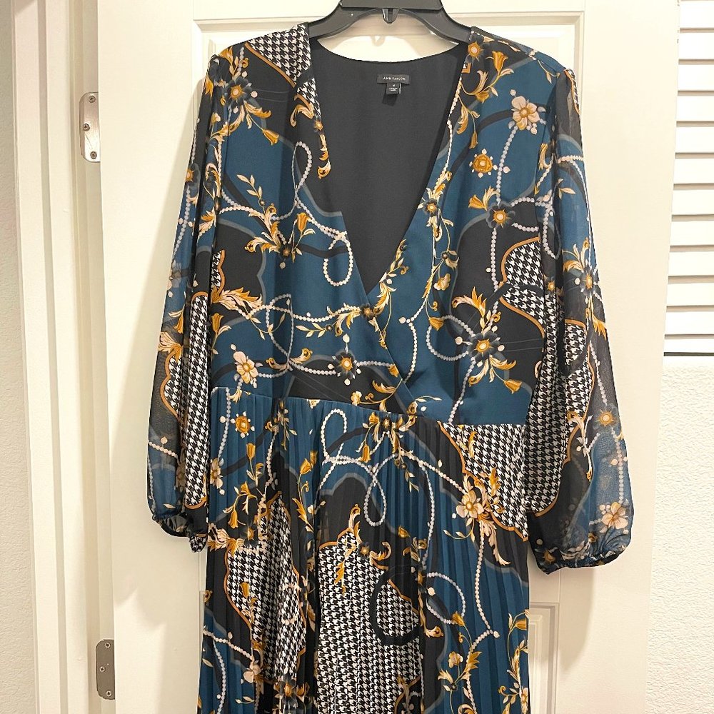 Ann Taylor V-Neck Print and Pleated Maxi Dress | Size 14